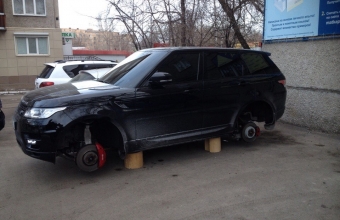 В Красноярске неизвестные продолжают воровать колеса